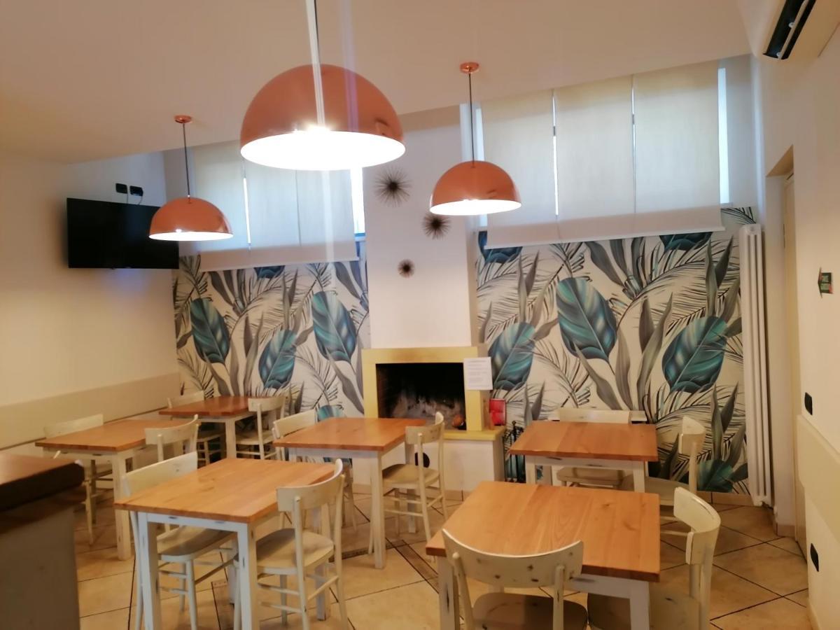 Albergo Le 2 Rose San Severino Marche Bagian luar foto