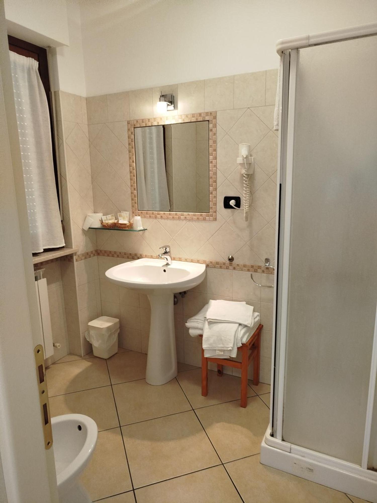 Albergo Le 2 Rose San Severino Marche Bagian luar foto
